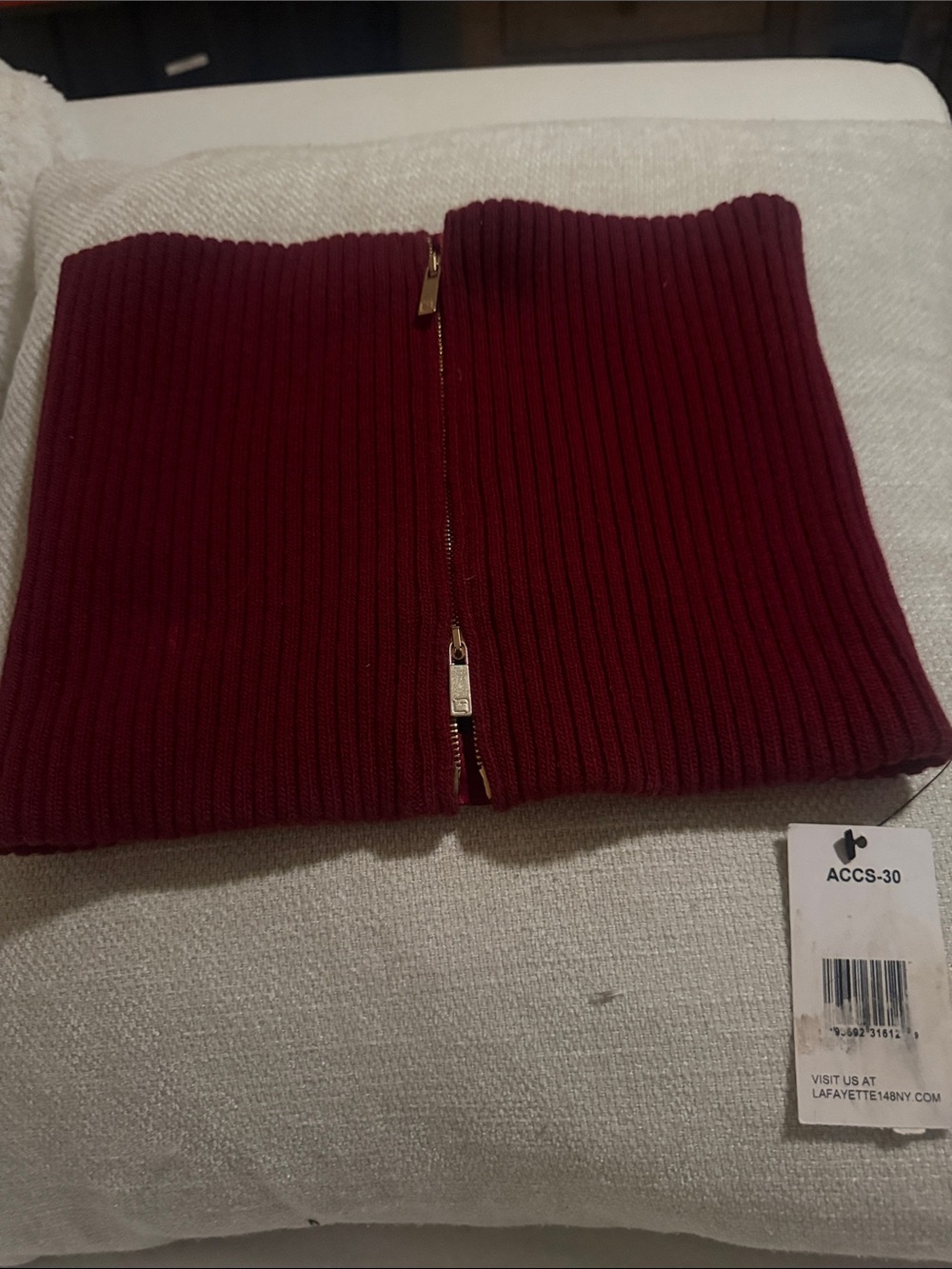 Lafayette 148 New York Ribbed Zip Scarf in Burgundy